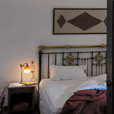 Arxontiko Mytilineou - Skretaion 4*